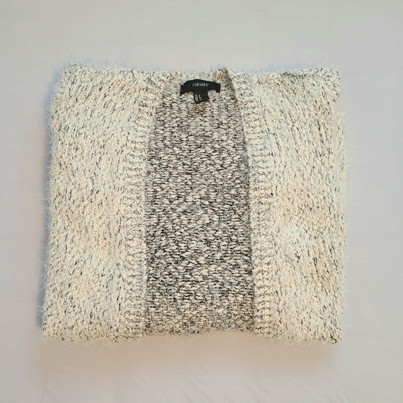 ❣️10/$50❣️: fuzzy white cardigan - Picture 1 of 4